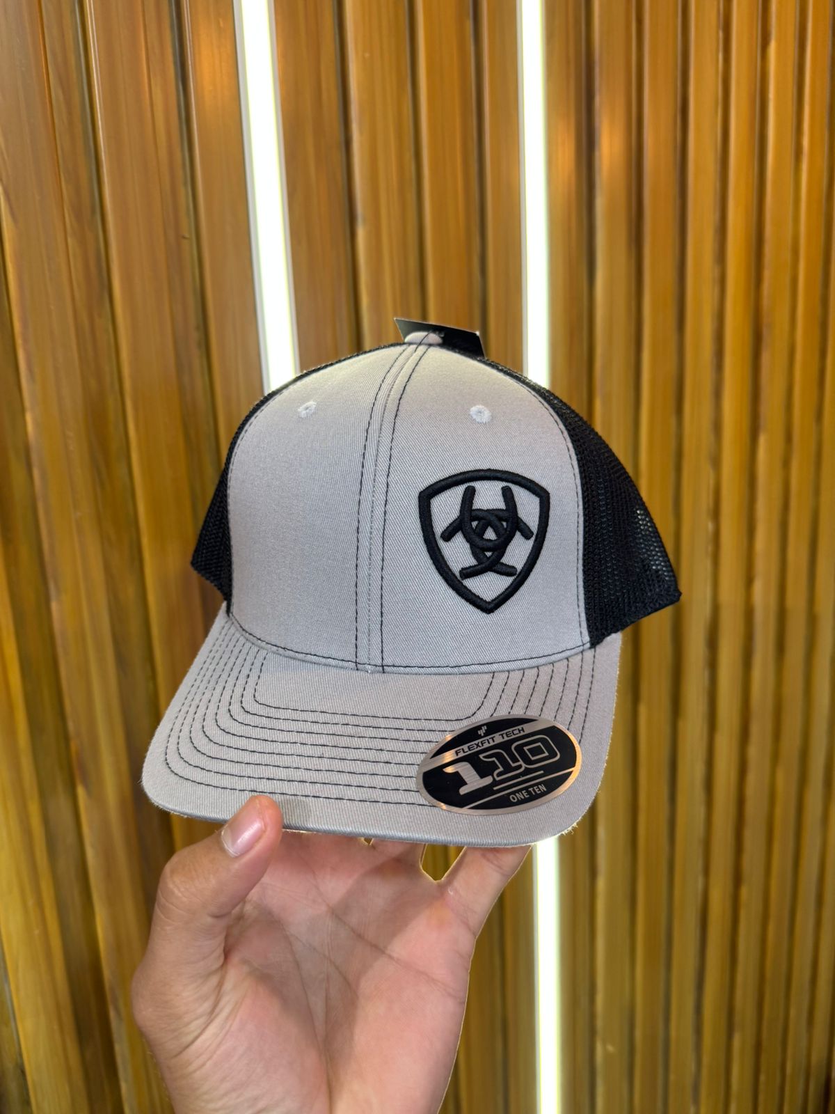 Boné Ariat Importado