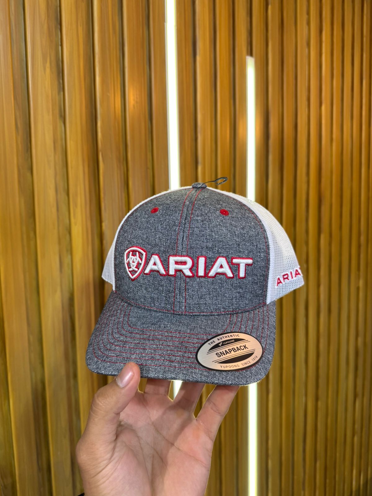 Boné Ariat Importado